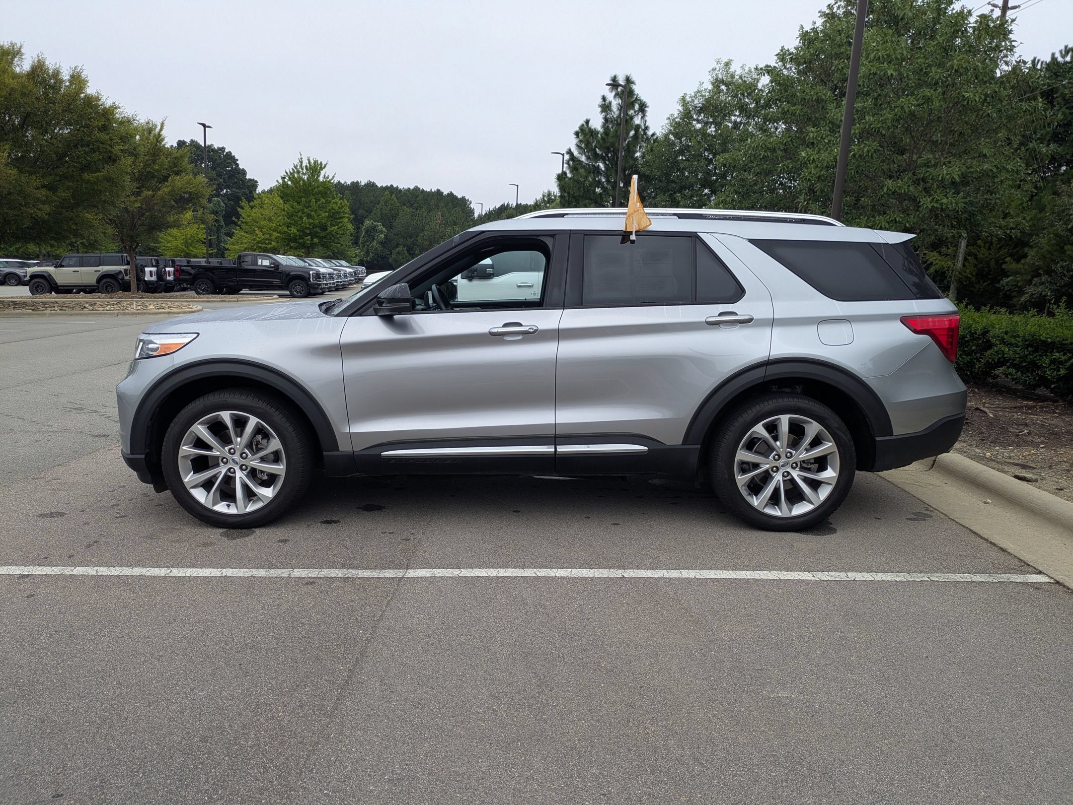 Certified 2023 Ford Explorer Platinum w/ Technology Package AWD/4WD image 7