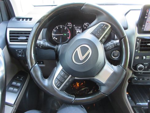 Used 2022 Lexus GX 460 Luxury w/ Off Road Package AWD/4WD image 36