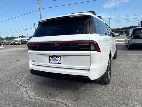 Used 2025 Lincoln Navigator L Reserve AWD/4WD image 29