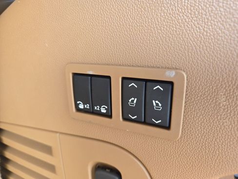 Used 2015 Cadillac Escalade Platinum image 40