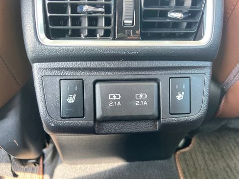Used 2019 Subaru Outback 3.6R Touring AWD/4WD image 17