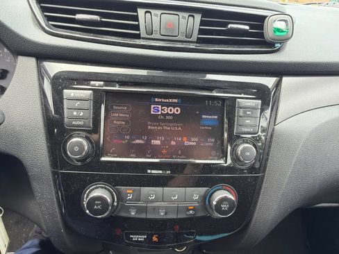 Used 2020 Nissan Rogue Sport S AWD/4WD image 3