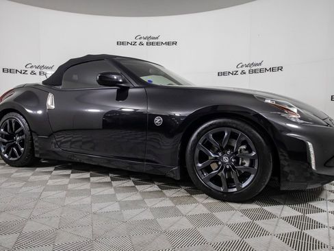 Used 2018 Nissan 370Z Touring image 3