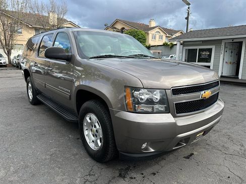 Used 2012 Chevrolet Suburban LT w/ Luxury Package image 3