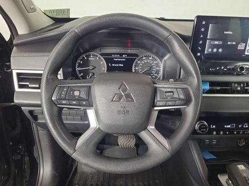 Used 2025 Mitsubishi Outlander ES AWD/4WD image 12