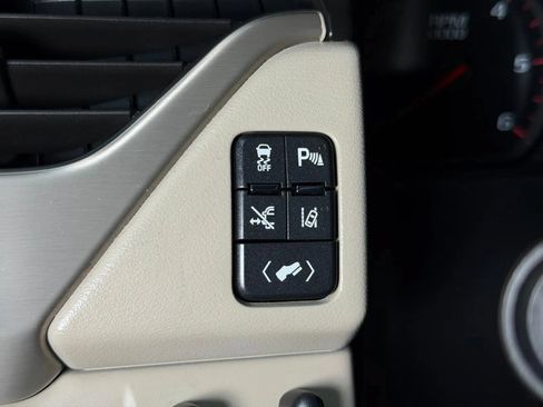 Used 2015 GMC Yukon Denali w/ Premium Package RWD image 31