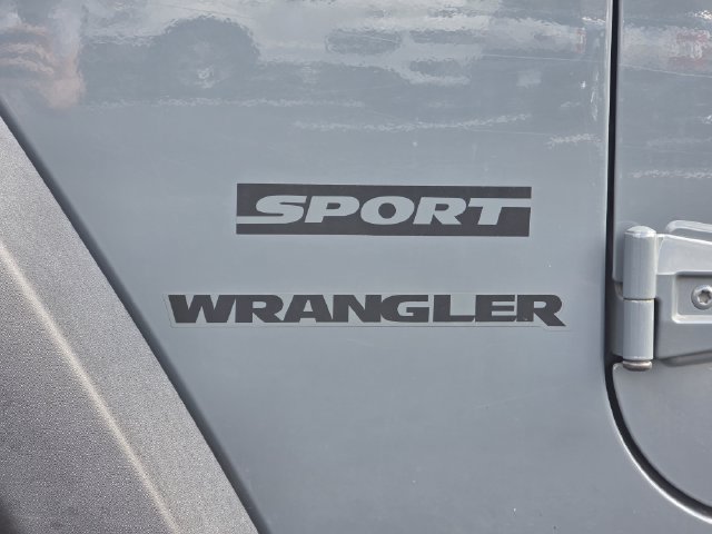 Used 2015 Jeep Wrangler Sport w/ Quick Order Package 24S AWD/4WD image 9