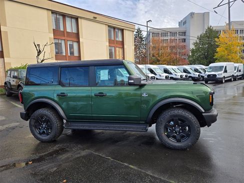 New 2025 Ford Bronco Outer Banks image 4
