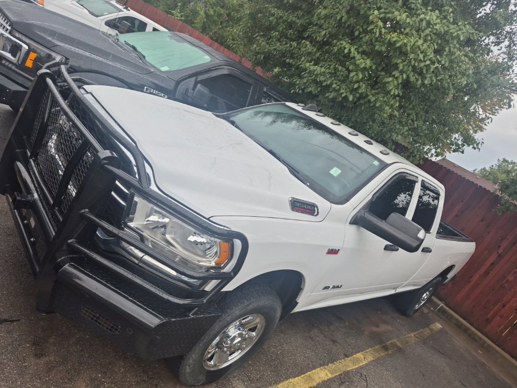 Used 2022 RAM 3500 Tradesman w/ Chrome Appearance Group AWD/4WD image 3