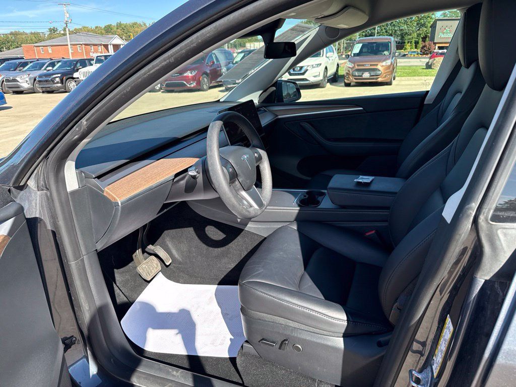 Used 2023 Tesla Model Y Long Range AWD/4WD image 22