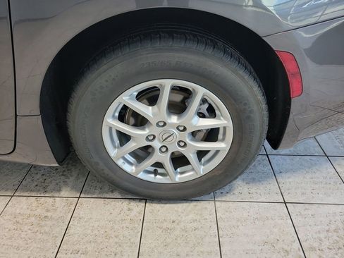 Used 2023 Chrysler Voyager LX image 47