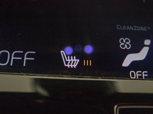 Used 2017 Volvo XC90 T6 R-Design w/ Vision Package image 24