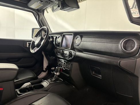 Used 2022 Jeep Wrangler Unlimited Sahara w/ Cold Weather Group AWD/4WD image 10