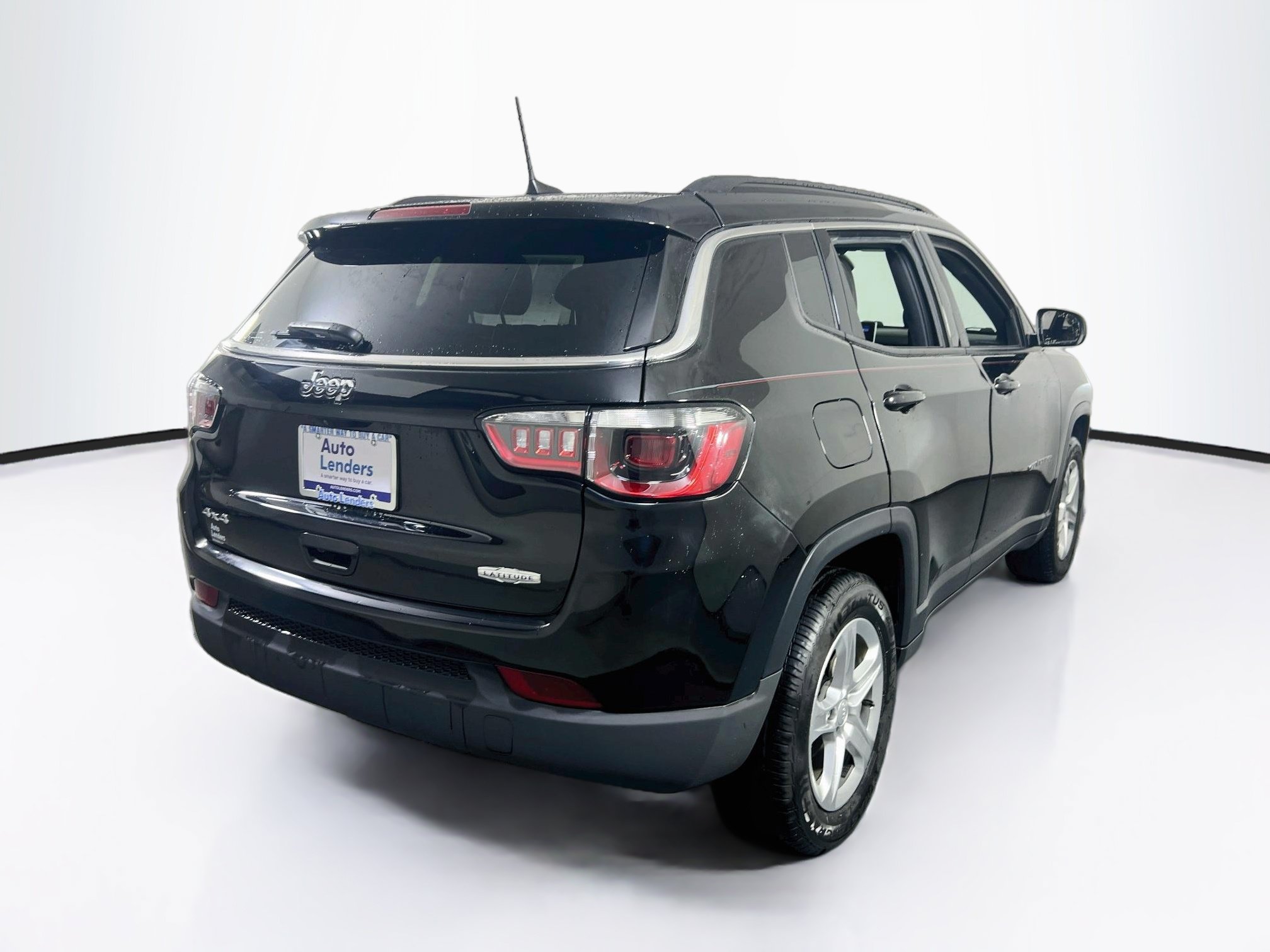 Used 2023 Jeep Compass Latitude AWD/4WD image 5