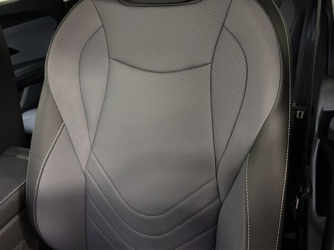 Certified 2025 Volkswagen Tiguan SE FWD image 19
