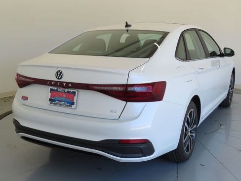 New 2025 Volkswagen Jetta SE image 4