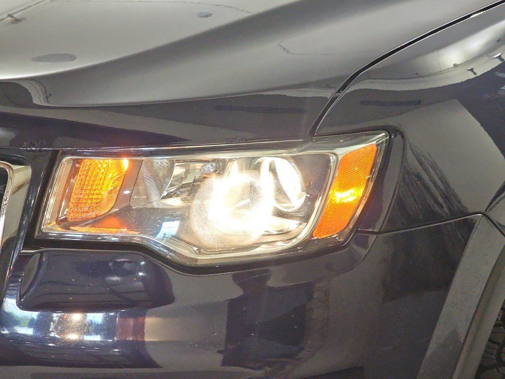 Used 2017 Jeep Grand Cherokee Limited AWD/4WD image 33