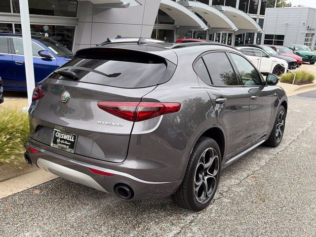 Used 2022 Alfa Romeo Stelvio Ti AWD/4WD image 5