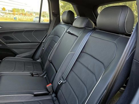 Used 2022 Volkswagen Tiguan SEL R-Line image 34
