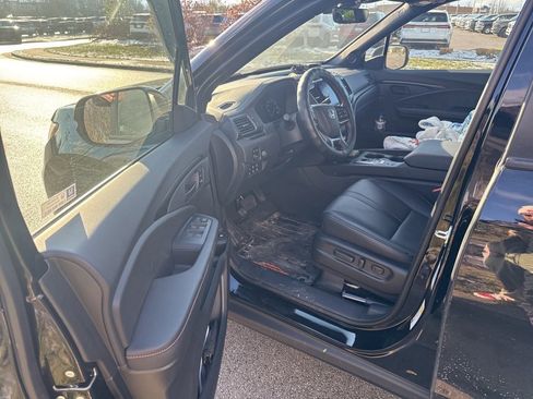 Used 2025 Honda Ridgeline TrailSport image 8