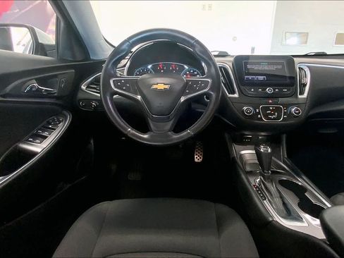 Used 2017 Chevrolet Malibu LT FWD image 13