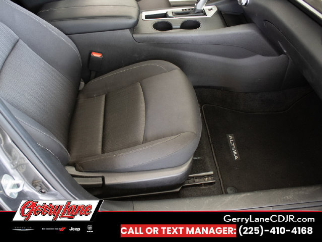 Used 2025 Nissan Altima 2.5 SV FWD image 13