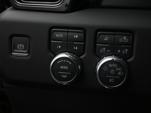 Used 2022 GMC Sierra 1500 AT4 w/ AT4 Premium Package AWD/4WD image 23