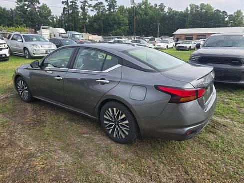 Used 2024 Nissan Altima 2.5 SV FWD image 5