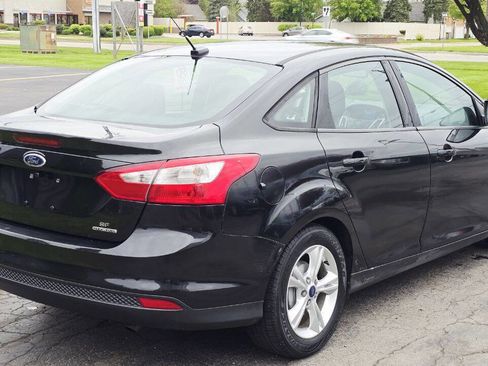 Used 2014 Ford Focus SE w/ SE Winter Package FWD image 6