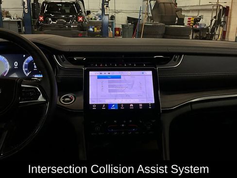 New 2025 Jeep Grand Cherokee Overland w/ Adv Protech Group III image 18