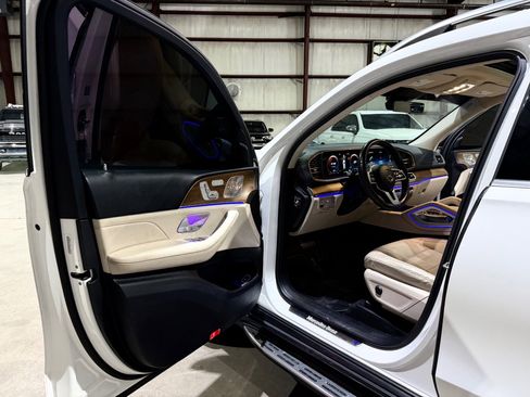 Used 2021 Mercedes-Benz GLS 450 4MATIC image 12