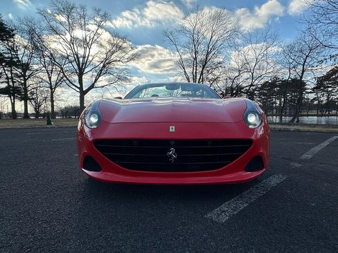 Used 2016 Ferrari California T image 7