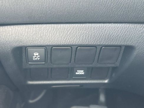 Used 2014 Nissan Pathfinder SV AWD/4WD image 27