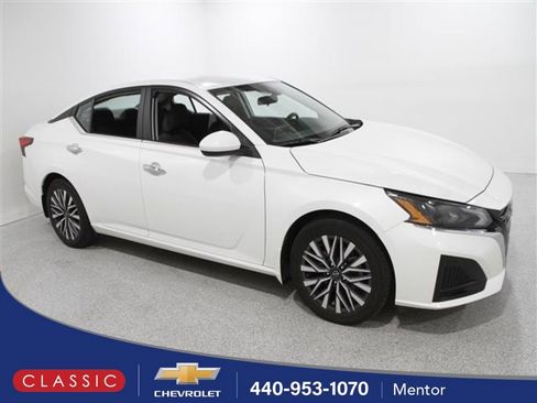 Used 2023 Nissan Altima 2.5 SV image 1