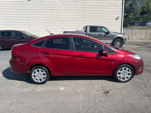 Used 2013 Ford Fiesta SE FWD image 5