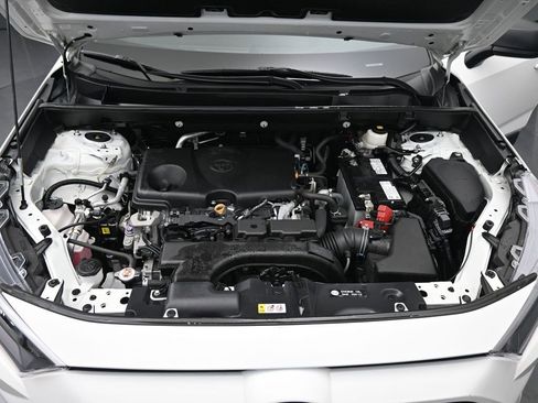 Used 2021 Toyota RAV4 LE image 14