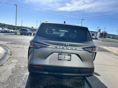 Used 2026 Toyota Sienna XLE AWD/4WD image 4
