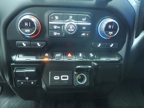 Used 2021 Chevrolet Silverado 1500 RST image 19