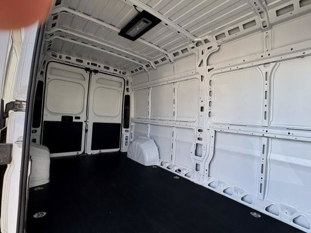 Used 2025 RAM ProMaster 2500 w/ Convenience Group FWD image 11