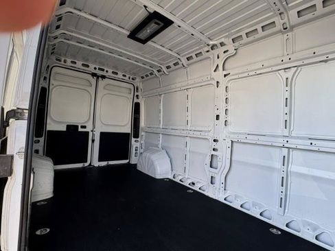 Used 2025 RAM ProMaster 2500 w/ Convenience Group FWD image 11