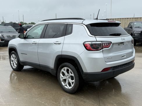 Used 2024 Jeep Compass Latitude AWD/4WD image 7
