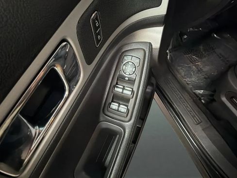Used 2015 Ford Explorer XLT FWD image 15