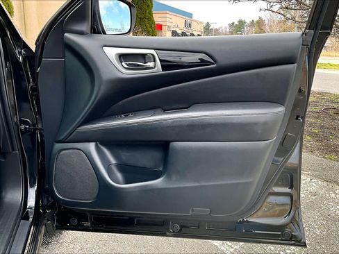 Used 2018 Nissan Pathfinder SV AWD/4WD image 23