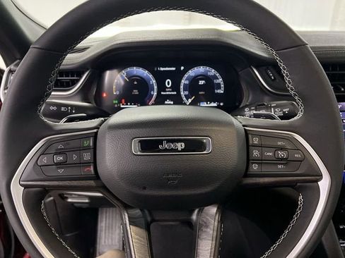 Used 2025 Jeep Grand Cherokee L Limited w/ Black Appearance Package image 11