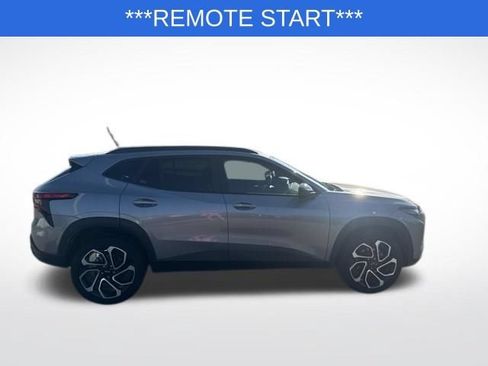 Used 2025 Chevrolet Trax RS w/ Sunroof Package FWD image 7