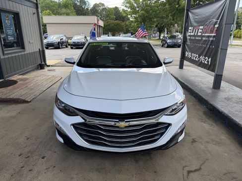 Used 2020 Chevrolet Malibu Premier FWD image 2