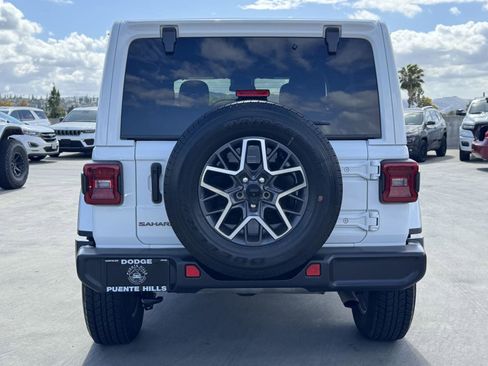 Certified 2025 Jeep Wrangler Unlimited Sahara AWD/4WD image 6