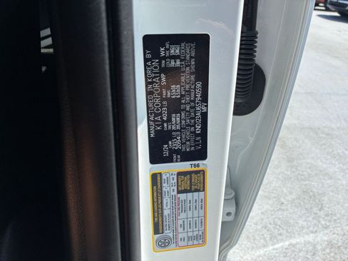 Used 2025 Kia Soul LX w/ LX Technology Package FWD image 27