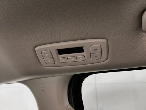 Used 2025 Kia Carnival FWD image 26