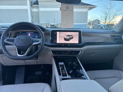 Certified 2024 Volkswagen Atlas SE image 16